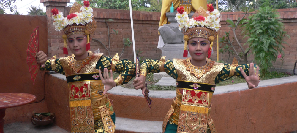 legong dancer